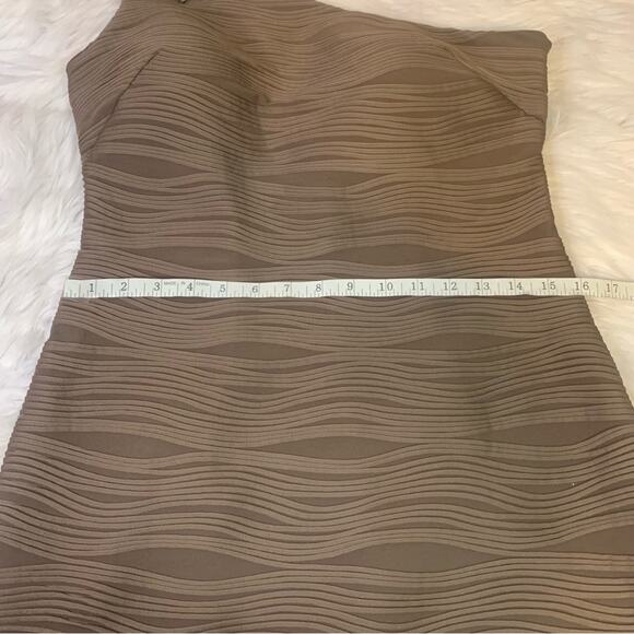 NWT Night Way Collections One Taupe Shoulder Cocktail Dress Size 12 U0410 - Picture 9 of 9
